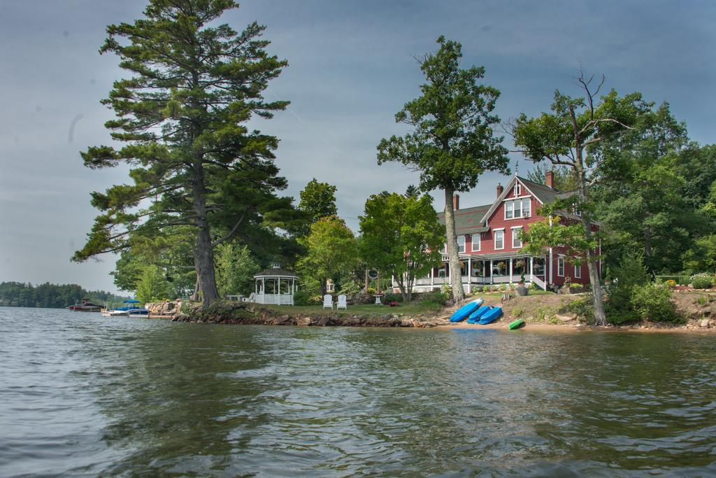 Lake House At Ferry Point Sanbornton Bilik gambar